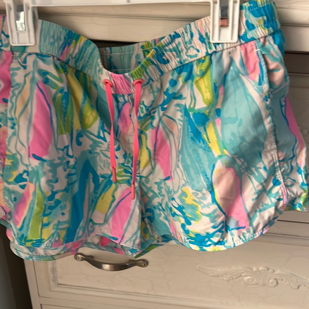 Lilly Pulitzer Bermuda short size M GUC.